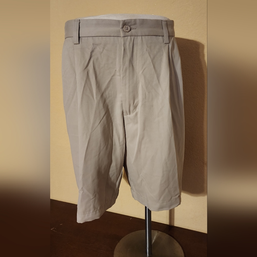 Lone Cypress Pebble Beach shorts. sz 34 nwot CLB3